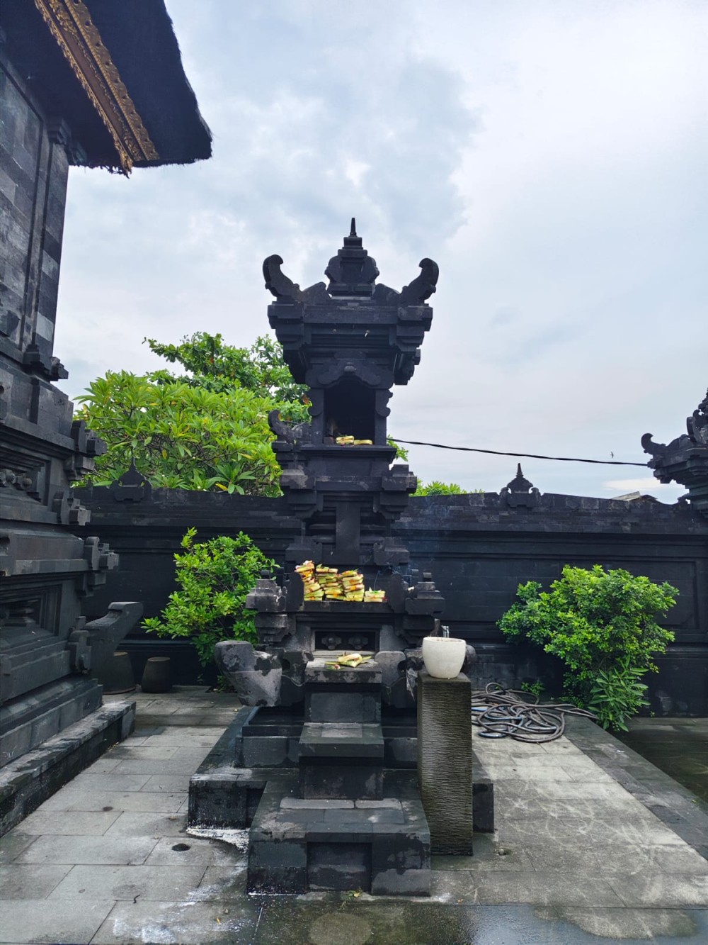 pelinggih ratu nyoman sakti